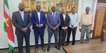 benoemingen EBS Bij de N.V. Energiebedrijven Suriname (EBS) is maandag tijdens de Algemene Vergadering van Aandeelhouders (AVA) een nieuwe technisch directeur benoemd en is de samenstelling van de Raad van Commissarissen (RvC) aangepast. De vergadering stond onder leiding van minister van Natuurlijke Hulpbronnen, David Abiamofo.