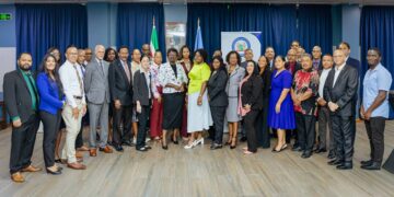 buza diplomaten Op het ministerie van Buitenlandse Zaken, Internationale Handel en Samenwerking (BIS) is vrijdag 17 oktober 2025 de “Suriname Diplomatic Course 2025” officieel geopend. De door het Suriname Diplomaten Instituut (SDI) verzorgde training moet de diplomatieke en consulaire dienst verder professionaliseren en strategisch positioneren.