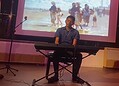 Galaconcert ‘Muziek brengt ons samen’: CCS Volksmuziekschool presenteert talent 11 ccs toetsenist Geen gewone leerlingenpresentatie, maar een stijlvol galaconcert waarbij kwaliteit, expressie en presentatie centraal staan. De Effendi Ketwaru CCS Volksmuziekschool brengt op zondag 26 oktober in de St. Rosakerk (Prinsenstraat 10) van 18.00 tot 20.30 uur haar talenten op het podium.