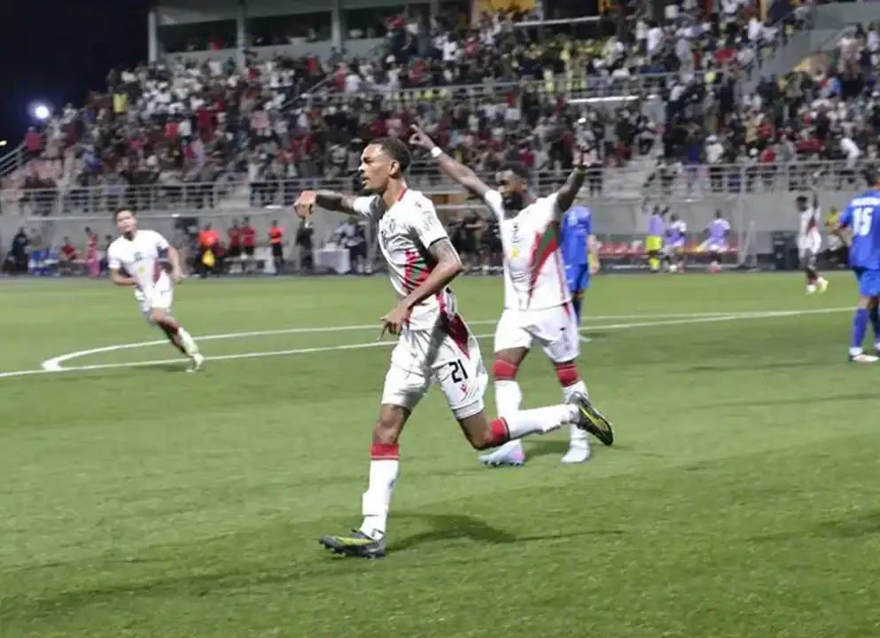 goal sur v pur cwcq25 Het was meer dan zomaar een overwinning. Toen Suriname op 8 september met 2 – 1 van El Salvador won, gebeurde er iets wat verder ging dan drie punten. Op vreemde bodem, tussen vijandig publiek en racistische spreekkoren, bleef Natio kalm.
