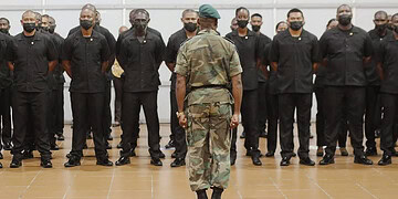 manschappen dnv suriname Werknemers van het Directoraat Nationale Veiligheid (DNV) wachten naar schatting al vijf jaar op uitbetaling van het zogeheten voedingsgeld. Dat bevestigde minister Marinus Bee van Binnenlandse Zaken (BiZa) donderdag tegenover journalisten, voorafgaand aan de vergadering van de Raad van Ministers.