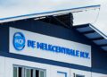 parlementaire commissie bezoekt mcp te midden van staking en vermissing melkpoeder14 Volgens de minister is het aannemelijk dat dit is gebeurd in samenspraak met de directeur, die inmiddels ook is aangehouden. De kasopname zou officieel zijn voorgesteld als een investering in de markoesafabriek die op het terrein van de Melkcentrale wordt gebouwd. “We onderzoeken nu of er vaker geld uit de kas is gehaald ten behoeve van die fabriek en of dat geld daadwerkelijk in het project is geïnvesteerd,” aldus Noersalim.