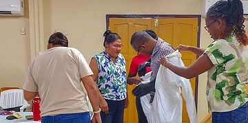 untitled 29 Ter gelegenheid van Wereldvoedseldag (16 oktober) heeft het ministerie van Landbouw, Veeteelt en Visserij (LVV) van 13 tot en met 15 oktober 2025 een kosteloze driedaagse GAP-training verzorgd voor landbouwers in het district Para. Twaalf ervaren agrariërs namen deel in het multifunctioneel centrum van Para.