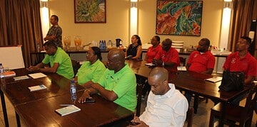 1000231197 Het FIFA-programma Football for Schools moet via voetbal een stevige impuls geven aan de ontwikkeling van kinderen en jongeren in Suriname. Het initiatief gebruikt sport – en vooral voetbal – om niet alleen motorische, maar ook sociale en mentale vaardigheden bij leerlingen te versterken.