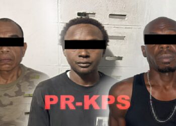 3 verdachten Het Regio Bijstand Team Midden (RBTM) en de Recherche van Regio Midden (RRM) hebben zaterdag 22 november 2025 drie mannen aangehouden bij de Highway ter hoogte van de Pararivierbrug. De verdachten worden volgens de politie gelinkt aan meerdere gewelddadige berovingen in oktober en november.