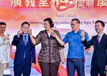 42dc8dea 1428 42a0 99bf 7468a9e80202 President Jennifer Simons noemde de Chinese vereniging Kong Ngie Tong Sang “een vaste waarde en integraal deel van de Surinaamse samenleving”. Zij sprak zaterdag 15 november in het hoofdkwartier van de organisatie, die sinds 1880 bestaat en haar 145-jarig jubileum vierde onder het motto “Eeuwig erfgoed, glorie in de toekomst.”