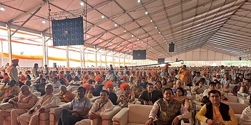 572509987 1377577237067469 5676453818324418531 n Voormalig president Chandrikapersad Santokhi heeft zaterdag 1 november 2025 als speciale gastspreker opgetreden tijdens het Arya Samaj International Sammelan 2025. De conferentie stond in het teken van 150 jaar Arya Samaj en 200 jaar sinds de geboorte van hervormer Maharshi Swami Dayanand Saraswati.