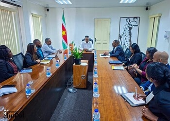 573638461 1227574306065605 2873185447796564836 n Een delegatie van het Caribbean Court of Justice (CCJ) heeft maandag 3 november 2025 een kennismakingsbezoek gebracht aan minister Harish Monorath van Justitie en Politie (JusPol).