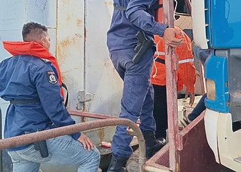 574332333 122223623726121783 3319331402059156878 n Het Nationaal Leger heeft op 23 en 24 oktober 2025 samen met de Maritieme Autoriteit Suriname (MAS) veiligheids- en controlepatrouilles uitgevoerd op de Nickerie- en Corantijnrivier. Het doel van de actie was om de veiligheid op de binnenwateren en het aanscherpen van toezicht op de naleving van de regels te vergroten.