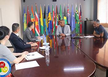 584307114 1254449550049700 8084309823187089474 n De Chinese ambassadeur Lin Ji heeft vrijdag 14 november 2025 een kennismakingsbezoek gebracht aan minister Andrew Baasaron (EZOTI). Beiden spraken over het voortzetten en versterken van de bilaterale samenwerking, met aandacht voor duurzame ontwikkeling en concrete voordelen voor de Surinaamse economie.