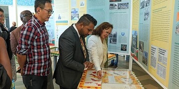 585563979 1165122749138845 2794672081885930178 n 1536x1024 1 Het Nationaal Archief Suriname (NAS) heeft ter gelegenheid van 50 jaar staatkundige onafhankelijkheid een speciale tentoonstelling geopend met als thema: “Ontwikkeling van de Republiek Suriname vanaf 1975 tot heden – Impressies van een land in beweging”.