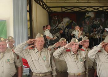 590705163 122227902026121783 1527813804299150818 n Voorzitter van Stichting TRIS Kontakten, Ad van Wingerden, zegt dat de jaarlijkse TRIS-reizen en -bijeenkomsten belangrijk zijn voor oud-militairen om de band met Suriname te symboliseren. Dit doen zij ook om hun diensttijd te herdenken, de geschiedenis levend te houden en contacten met Surinaamse oud-militairen te onderhouden.