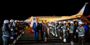 Aankomst Konings echtpaar Nederland in Suriname | Foto Patrick Katwijk