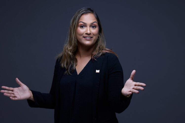 6 ZEKER FRONT Ameerani Jarbandhan reageert POLITIEK & ECONOMIE | MISDAAD & POLITIE | INGEZONDEN | COLUMN & OPINIE | ENTERTAINMENT | SPORT | GEZONDHIED | KEY NEWS |