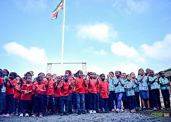 95b3ec64 51d8 4693 8bc6 64e4a206ce02 Op de O.S. Geyersvlijt 2 is dinsdagmorgen het startsein gegeven voor een landelijk vlaggenproject dat jongeren bewuster moet maken van de nationale symbolen.