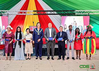 Bijkans 190 Surinamers gedecoreerd voor onmiskenbare inzet 17 De decoratieceremonie ziet zij als een moment van erkenning, maar ook als een oproep aan de samenleving om gezamenlijk verder te bouwen. De inzet en voorbeeldfunctie van de gedecoreerden moeten volgens haar een inspiratiebron zijn voor de volgende generatie Surinamers.