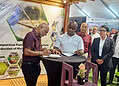 FOTO 1 InVitroPlants Grassalco N.V. (IVP), dochteronderneming van staatsmijnbouwbedrijf N.V. Grassalco, heeft op vrijdag 14 november een memorandum of understanding (MoU) getekend met het Guyanese bedrijf Modern Agri.