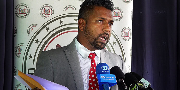 Monorath kondigt diepgaand onderzoek aan naar deviezencommissie en datalek bankgegevens 1 Harish Monorath 003 Minister van Justitie en Politie, Harish Monorath, heeft een diepgaand onderzoek aangekondigd naar de werkwijze van de deviezencommissie en naar de manier waarop zijn persoonlijke bankgegevens in de openbaarheid zijn gekomen. Dat verklaarde hij in reactie op de beschuldigingen dat hij onterecht betalingen zou hebben ontvangen na zijn benoeming tot minister.