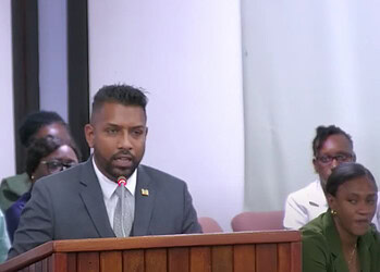 Harish Monorath Juspol DNA Minister Harish Monorath van Justitie en Politie ontkent dat hij zich bewust onrechtmatig heeft laten uitbetalen door de Deviezencommissie.