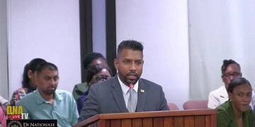 Harish Monorath Juspol DNA Minister Harish Monorath van Justitie en Politie ontkent dat hij zich bewust onrechtmatig heeft laten uitbetalen door de Deviezencommissie.