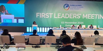 IMG 20251103 WA0066 Suriname heeft tijdens de eerste leidersbijeenkomst van de Global Alliance against Hunger and Poverty in Doha, Qatar, een krachtige oproep gedaan voor een fundamenteel andere aanpak van de wereldwijde armoedebestrijding. Delegatieleider en minister van Sociale Zaken en Volkshuisvesting, Diana Pokie, benadrukte dat het tijd is om af te stappen van versnipperde hulpprogramma’s.