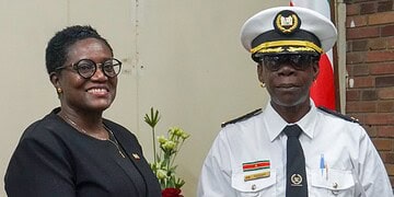 IMG 20251116 WA0015 1536x1404 1 De Inspectie der Invoerrechten en Accijnzen heeft twee nieuwe boegbeelden. Patricia Herfst-Macintosh is benoemd tot inspecteur en Ramon Frederik tot plaatsvervangend hoofd. De installatie vond vrijdag 14 november 2025 plaats op het kantoor aan de Havenlaan in Paramaribo.