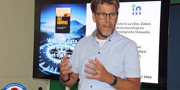 IMG 1624 Het directoraat Technologische Innovatie (DTI) van het ministerie van Economische Zaken, Ondernemerschap en Technologische Innovatie (EZOTI) heeft op dinsdag 4 november 2025 het seminar ‘Data als kompas’ georganiseerd. In samenwerking met Consulytic N.V. werd met beleidsmakers en staf van gedachten gewisseld over de kansen, toepassingen en meerwaarde van data-gedreven werken binnen het ministerie.