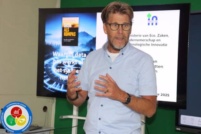 IMG 1624 Het directoraat Technologische Innovatie (DTI) van het ministerie van Economische Zaken, Ondernemerschap en Technologische Innovatie (EZOTI) heeft op dinsdag 4 november 2025 het seminar ‘Data als kompas’ georganiseerd. In samenwerking met Consulytic N.V. werd met beleidsmakers en staf van gedachten gewisseld over de kansen, toepassingen en meerwaarde van data-gedreven werken binnen het ministerie.