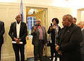 IMG 8733 Ambassadeur Ricardo Panka is vandaag warm ontvangen op de Surinaamse ambassade in Den Haag. Direct na zijn aankomst op Schiphol begaf hij zich naar de ambassade, waar zowel het diplomatieke team als leden van de Surinaams-Nederlandse gemeenschap hem verwelkomden.