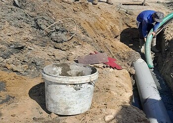 OWRO alaparoestraat 1 In opdracht van Openbare Werken en Ruimtelijke Ordening heeft Hua Ro Builders op zaterdag 15 november 2025 de verzakking en verstopping in de hoofdbuis aan de Alalaparoestraat verholpen. De doorstroming is hersteld en de verkeers- en woonsituatie in de omgeving is genormaliseerd.