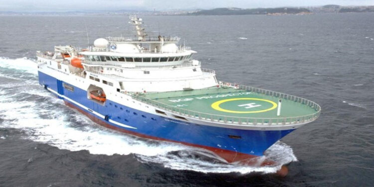 RV BGP Prospector Voor de kust van Saramacca en Coronie is op 20 november 2025 het seismisch onderzoek in het zogenoemde ‘Shallow Offshore’ gestart. Het project wordt uitgevoerd door Staatsolie Maatschappij Suriname N.V. in samenwerking met het Chinese Bureau of Geophysical Prospecting (BGP Offshore) en het Noors/Amerikaanse Tomlinson Geophysical Services (TGS).