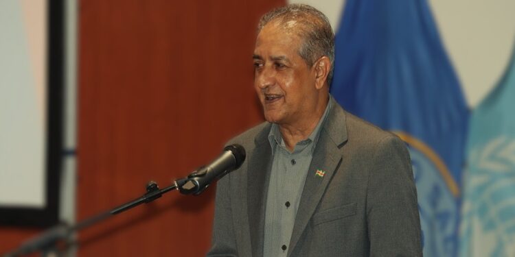 Radj Jadnanansing Onderminister Raj Jadnanansing benadrukte dat de nieuwe vestiging de toegang tot vakgerichte trainingen en ondersteuning bij werkgelegenheid voor inwoners van Para, met name jongeren, vergroot. Hij gaf dependancecoördinator Brian Swedo de opdracht om in de dertien omliggende dorpen te inventariseren welke kennis en vaardigheden nodig zijn om bewoners aan werk te helpen of eigen ondernemingen te laten starten. Ook kondigde Jadnanansing aan dat er een database van werkzoekenden wordt opgezet om werkgelegenheidsprogramma’s voor Para te ontwikkelen. Daarnaast moet de dependance een rol spelen in de bewustwording rond alcohol- en drugsmisbruik onder jongeren.