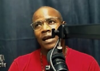 Raoul Hellings in het radioprogramma Retrospectie op LIMFM, Beeld: LIM FM