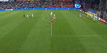 Screenshot 2025 11 19 003007 Het ging goed fout dinsdagavond voor een veranderd Natio, in de laatste WK-kwalificatiewedstrijd, tegen Guatemala. De 3-1 nederlaag betekent dat nog net niet alles verkeken is voor Suriname.