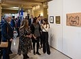 Surinaamse ambassade in VS viert Srefidensi met kunsttentoonstelling 2 De Surinaamse ambassade in Washington DC heeft de viering van 50 jaar Staatkundige Onafhankelijkheid van Suriname gecombineerd met een ode aan het werk van de Surinaams-Amerikaanse schilder Joseph Nassy (1904–1976). In samenwerking met het Art Museum of the Americas is op vrijdag 21 november 2025 een kunsttentoonstelling geopend in de Marcus Garvey Hall van het hoofdgebouw van de Organisatie van Amerikaanse Staten (OAS). De expositie is tot en met 12 december te bezichtigen.