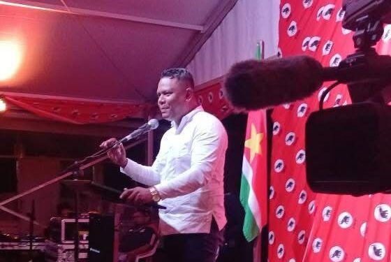 Ingezonden: Ondervoorzitter Jongerenraad VHP gaat in op vertrek Sidik Moertabat 1 WhatsApp Image 2025 11 16 at 6.30.41 PM Naar aanleiding van recente mediaberichten en een interview met de heer Sidik Moertabat, voormalig bestuurslid van onze vooruitstrevende hervormingspartij, wenst Jason Saiman, ondervoorzitter van de vhp jongerenraad graag op duidelijke en respectvolle wijze reageren.