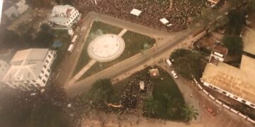 Het Onafhankelijkheidsplein in 1985 tijdens de viering van Srefidensi. | Foto: Herman Landsman