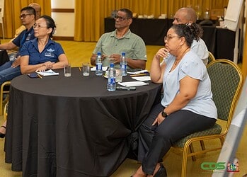 d7266878 4b02 4ac5 969f a8f61faca31a CASAS trapte deze week een grootschalig veiligheidsprogramma af met een vijfdaagse SMS-training, verzorgd door security- en crisisbeheersingsspecialist en EASA-instructeur Daniel Juzi. In totaal namen 58 deelnemers deel, waaronder vertegenwoordigers van alle Surinaamse luchtvaartmaatschappijen en CASAS-inspecteurs.