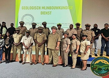 gmd bestuursdienst De Geologisch Mijnbouwkundige Dienst (GMD) van het ministerie van Natuurlijke Hulpbronnen (NH) heeft op 31 oktober een informatieve bijeenkomst gehouden met verschillende overheidsstakeholders, onder wie districtscommissarissen en vertegenwoordigers van bestuursdiensten.