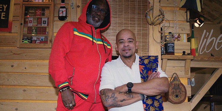 Op de foto: Iwan Esseboom (l) en Otty Rankin, die samen de remake van ‘Pikin Fu Sranan’ vertolken.