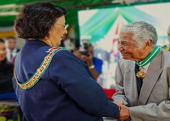 President Jennifer Simons en Frits Pengel oprichter van de STVS
