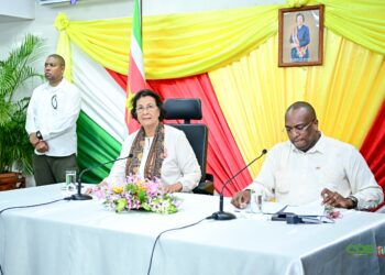 2b009daa 07ad 450f 87f1 24c6f71c2b41 “We gaan niet wachten op geld vanuit Nederland”, zei president Jennifer Geerlings-Simons woensdag tijdens een persconferentie over het staatsbezoek van het Nederlandse koningspaar.