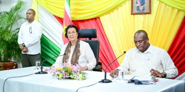 2b009daa 07ad 450f 87f1 24c6f71c2b41 “We gaan niet wachten op geld vanuit Nederland”, zei president Jennifer Geerlings-Simons woensdag tijdens een persconferentie over het staatsbezoek van het Nederlandse koningspaar.