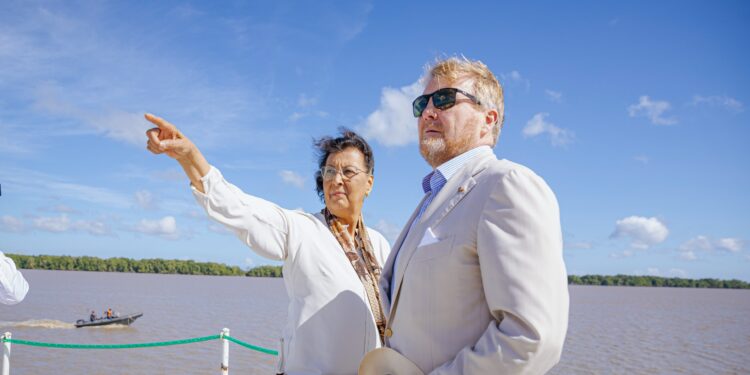 2cc39c46 02f8 424f 8fdc 49eea18f5555 Het staatsbezoek van koning en koningin aan Suriname markeert een nieuw hoofdstuk in de bilaterale relatie, gericht op gelijkwaardigheid, samenwerking en het doorbreken van historische patronen tussen beide landen .... lees meer en laat een comment achter.