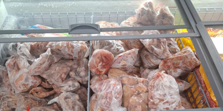 ECD sluit supermarkt aan Anamoestraat tijdelijk na herhaalde voedselveiligheidsovertreding 1 3 e1765224031728 Een supermarkt aan de Anamoestraat is tijdelijk gesloten vanwege herhaalde voedselveiligheidsovertredingen. Lees verder voor meer informatie over deze maatregel ....