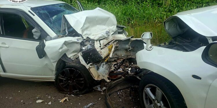 Meerdere gewonden bij frontale botsing op Wayamboweg 1 594022609 688746920982821 259147613581087108 n Een frontale botsing tussen twee voertuigen op de Wayamboweg leidde tot meerdere gewonden. De politie onderzoekt hoe één van de bestuurders op de verkeerde rijhelft terechtkwam, terwijl slachtoffers naar het ziekenhuis werden gebracht - Lees meer en laat een reactie achter...