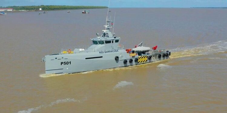 Machinist breekt arm bij incident op zee; coördinaten overgedragen aan MAS voor berging 1 594558775 122228462120121783 2066726642499720331 n Bij het incident raakte de machinist gewond; hij liep een armfractuur op. Volgens Defensie is hij ter plekke meteen medisch behandeld.