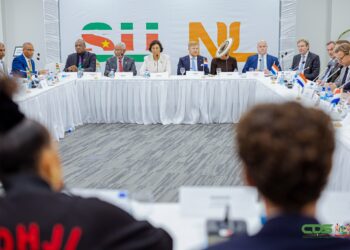 Bedrijfsleven Suriname en Nederland bespreekt nieuwe samenwerkingen bij CEO Roundtable 4 594576098 1267526605408661 3368582716837164117 n Tijdens de CEO Roundtable in Paramaribo bespraken Surinaamse en Nederlandse leiders nieuwe kansen voor handel, investeringen en duurzame ontwikkeling, met bijzondere aandacht voor economische samenwerking en talentontwikkeling tussen beide landen - Lees meer en laat een reactie achter...