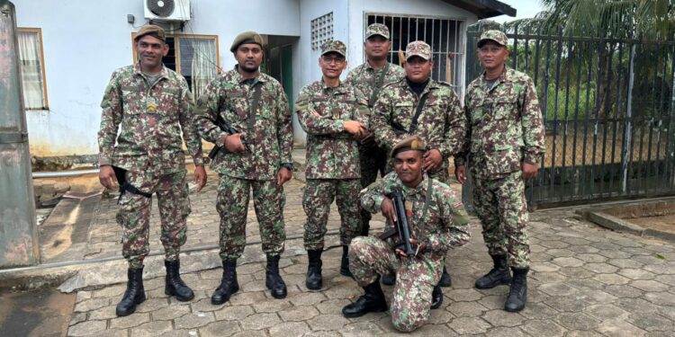 Kioe A Sen bespreekt veiligheid en mensenhandel tijdens werkbezoek aan Nickerie en Kabalebo 1 597928222 122229874016121783 2576524432799978388 n Brigadegeneraal Kioe A Sen bezocht Nickerie en Kabalebo om veiligheid en mensenhandel te bespreken. Ontdek hoe samenwerking en verbeteringen centraal staan in zijn werkbezoek. Lees