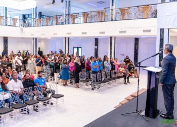 602bc086 099b 4971 91e8 e4dd76483f96 Meer dan 260 BiZa-ambtenaren beloven integer en toegewijd te werken voor Suriname. Ontdek hoe deze eed bijdraagt aan een betere publieke sector in ons artikel ....